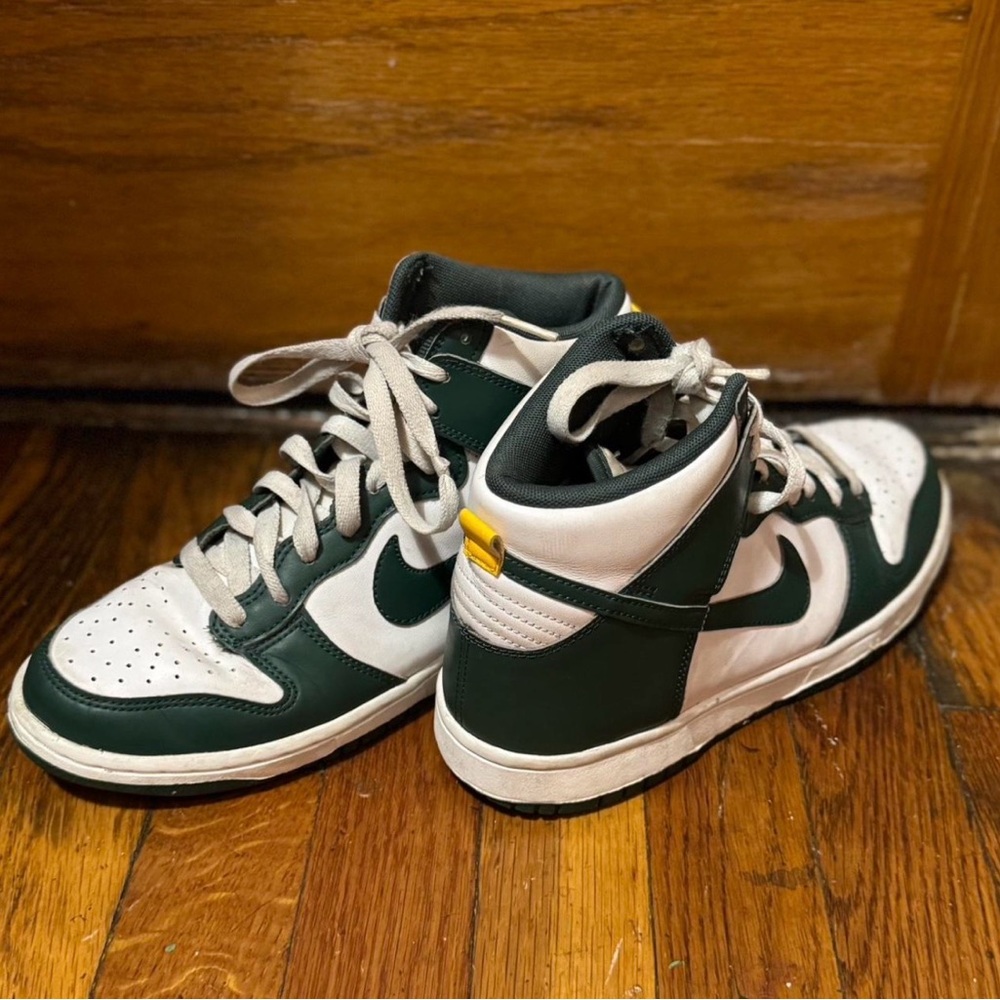 Nike Dunk High “Australia” Size 6.5Y